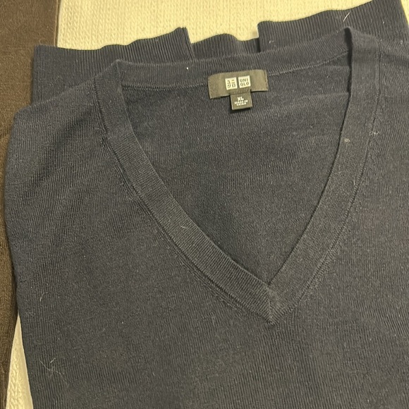 Men’s Uniqlo v-neck merino 4 colors XL - Picture 3 of 9